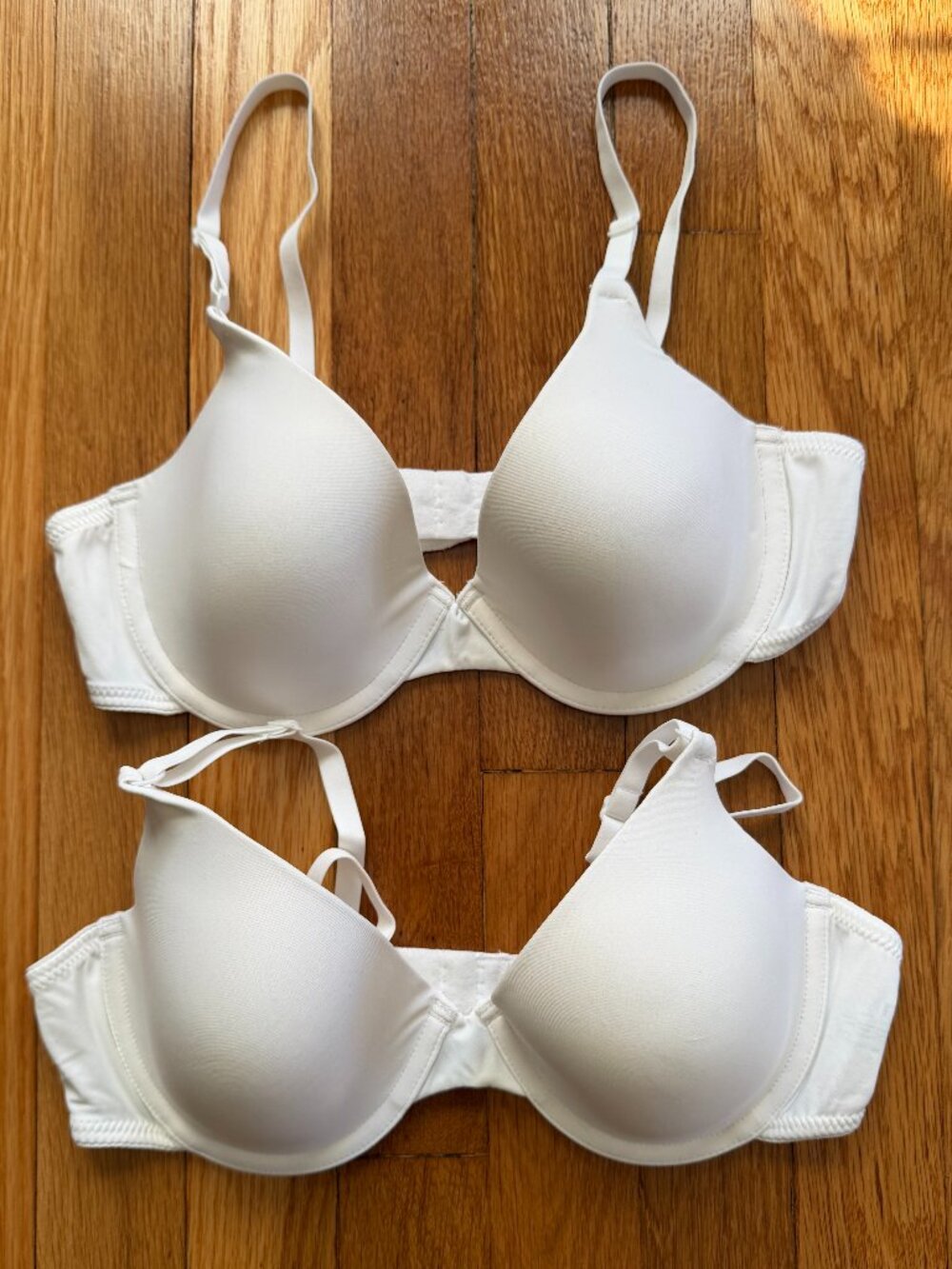 Maidenform T-Shirt Bra 2 Pack White EUC Barely Worn Smooth Comfort Bras Size 36B